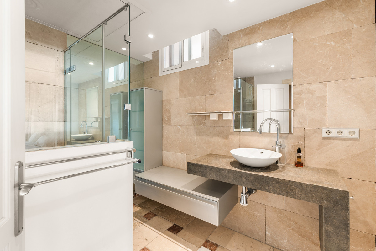 2 Bed Apartment for sale in Puerto Banús Costa Del Sol, Málaga, Spain