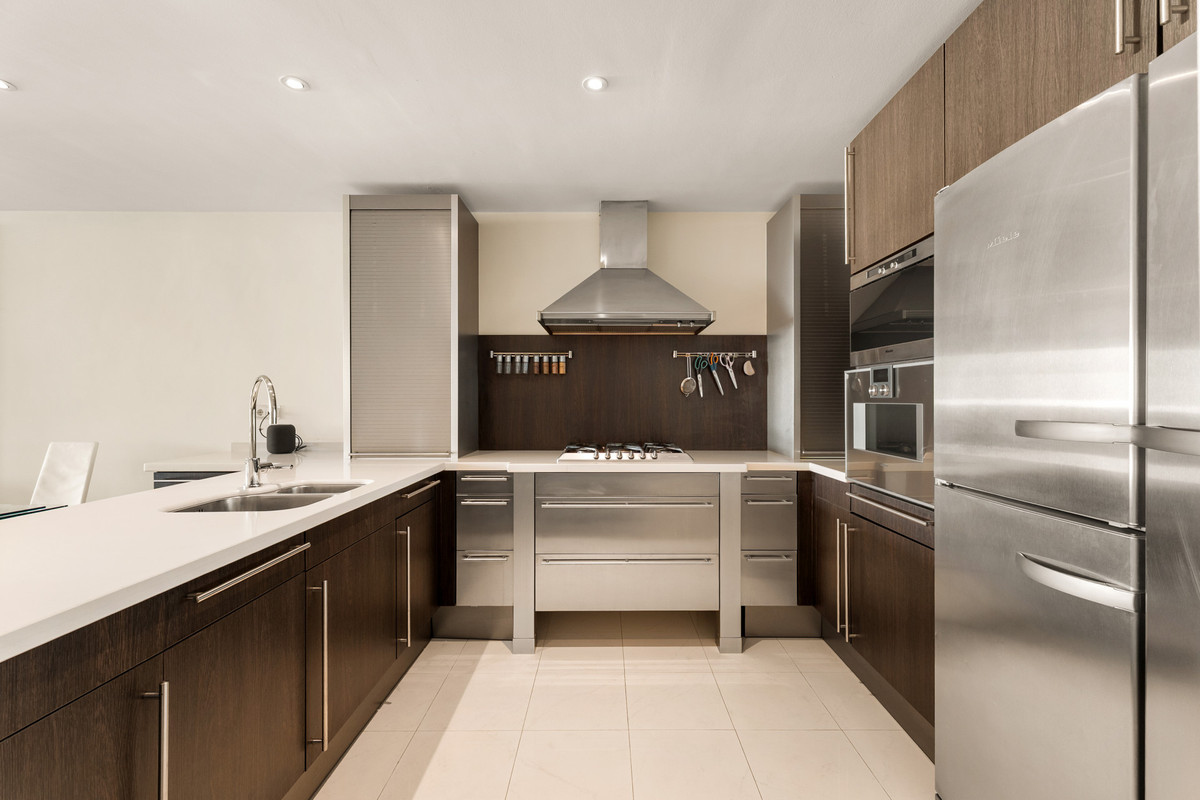 2 Bed Apartment for sale in Puerto Banús Costa Del Sol, Málaga, Spain