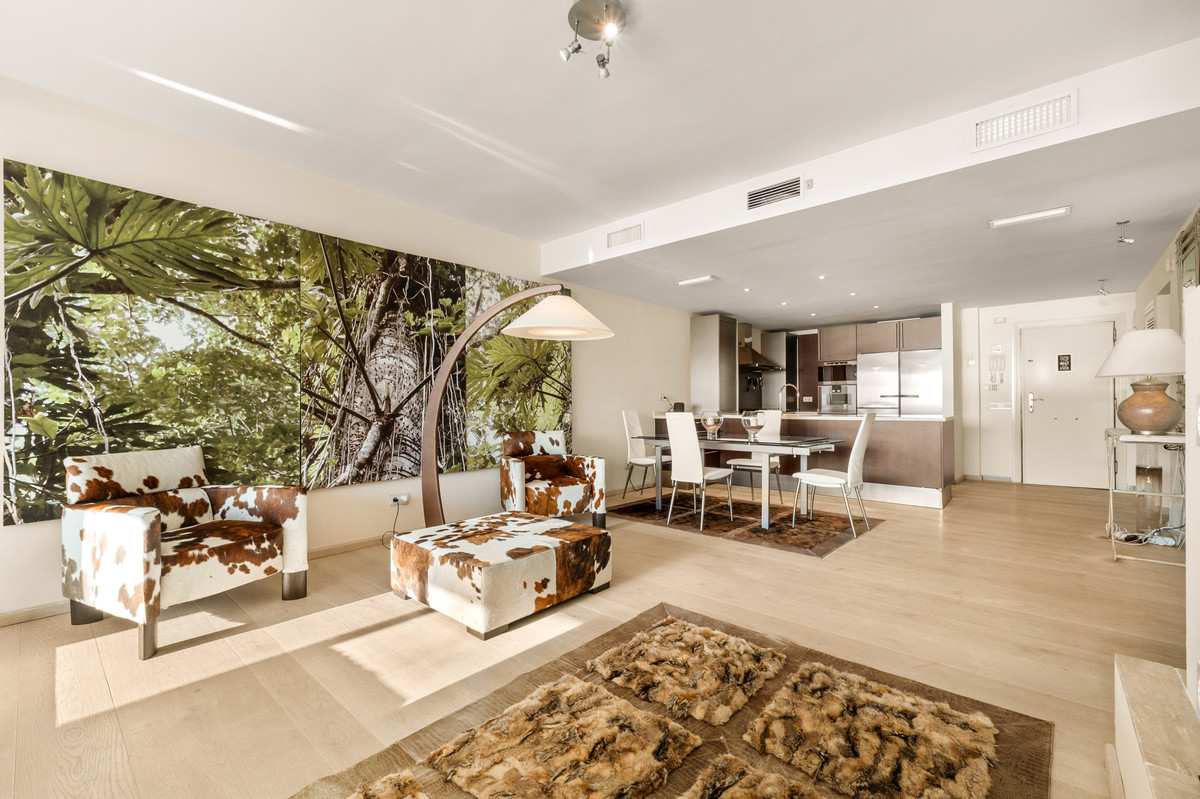 2 Bed Apartment for sale in Puerto Banús Costa Del Sol, Málaga, Spain