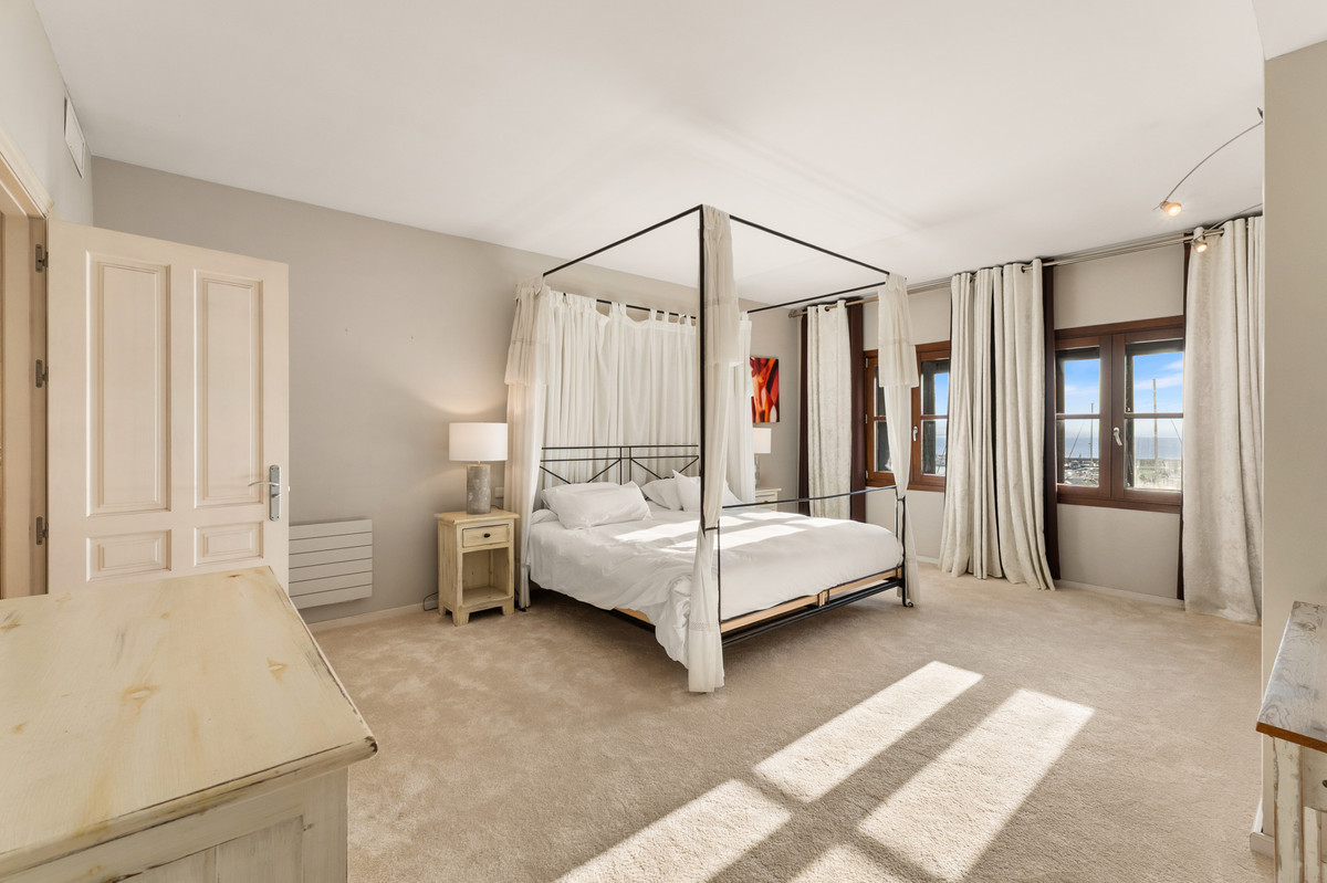 2 Bed Apartment for sale in Puerto Banús Costa Del Sol, Málaga, Spain