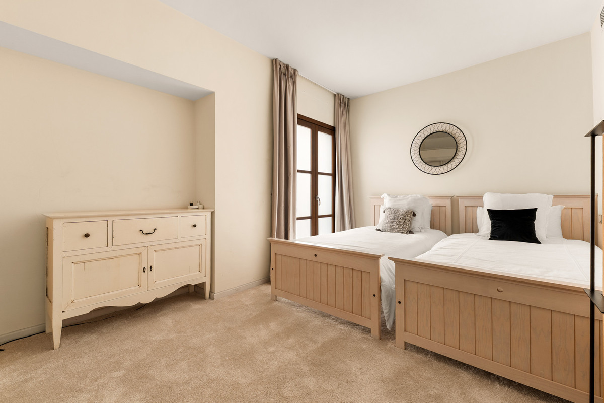 2 Bed Apartment for sale in Puerto Banús Costa Del Sol, Málaga, Spain