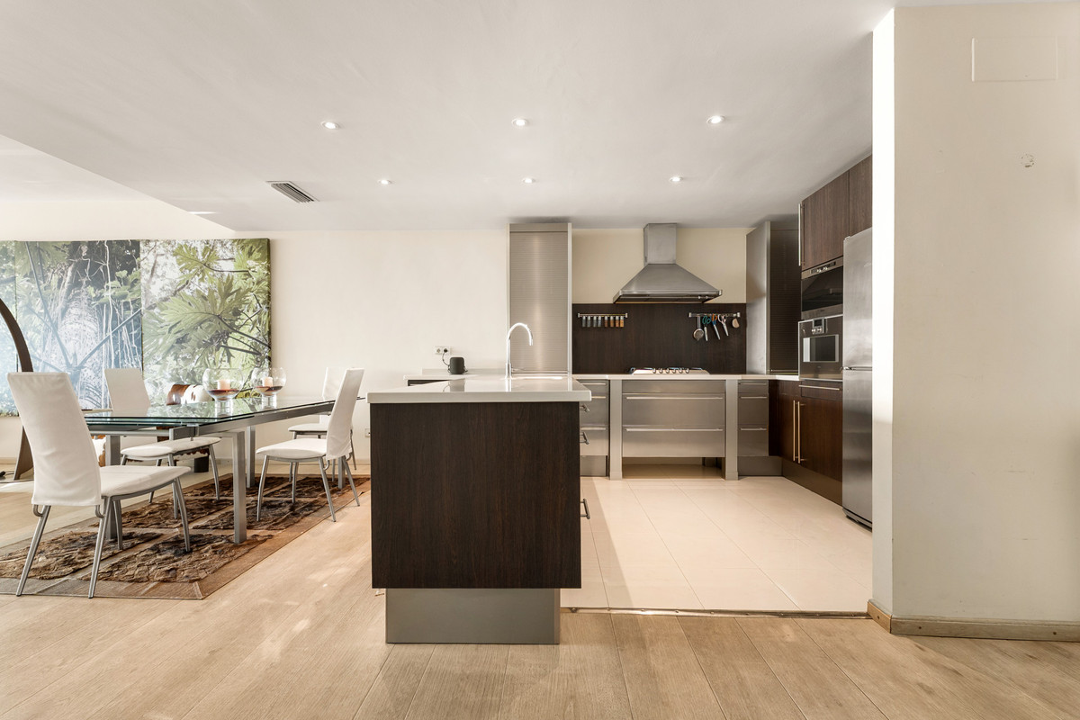 2 Bed Apartment for sale in Puerto Banús Costa Del Sol, Málaga, Spain