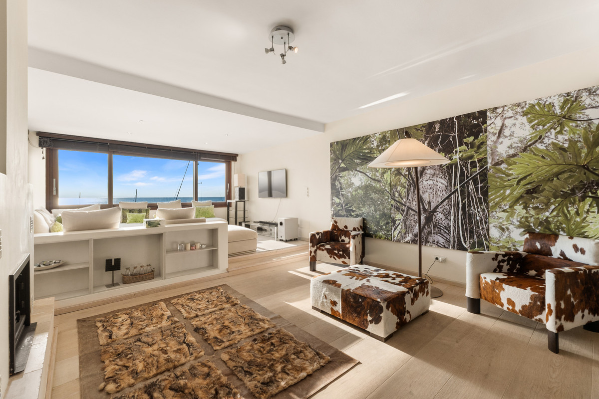 2 Bed Apartment for sale in Puerto Banús Costa Del Sol, Málaga, Spain