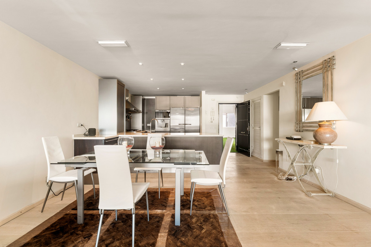 2 Bed Apartment for sale in Puerto Banús Costa Del Sol, Málaga, Spain