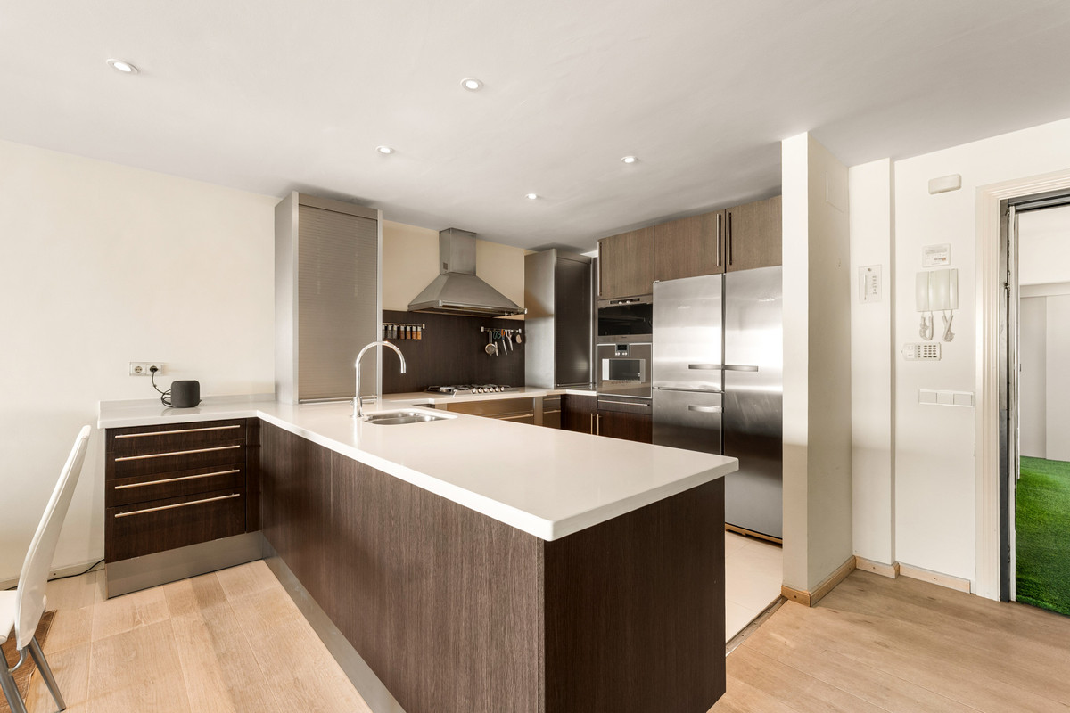 2 Bed Apartment for sale in Puerto Banús Costa Del Sol, Málaga, Spain