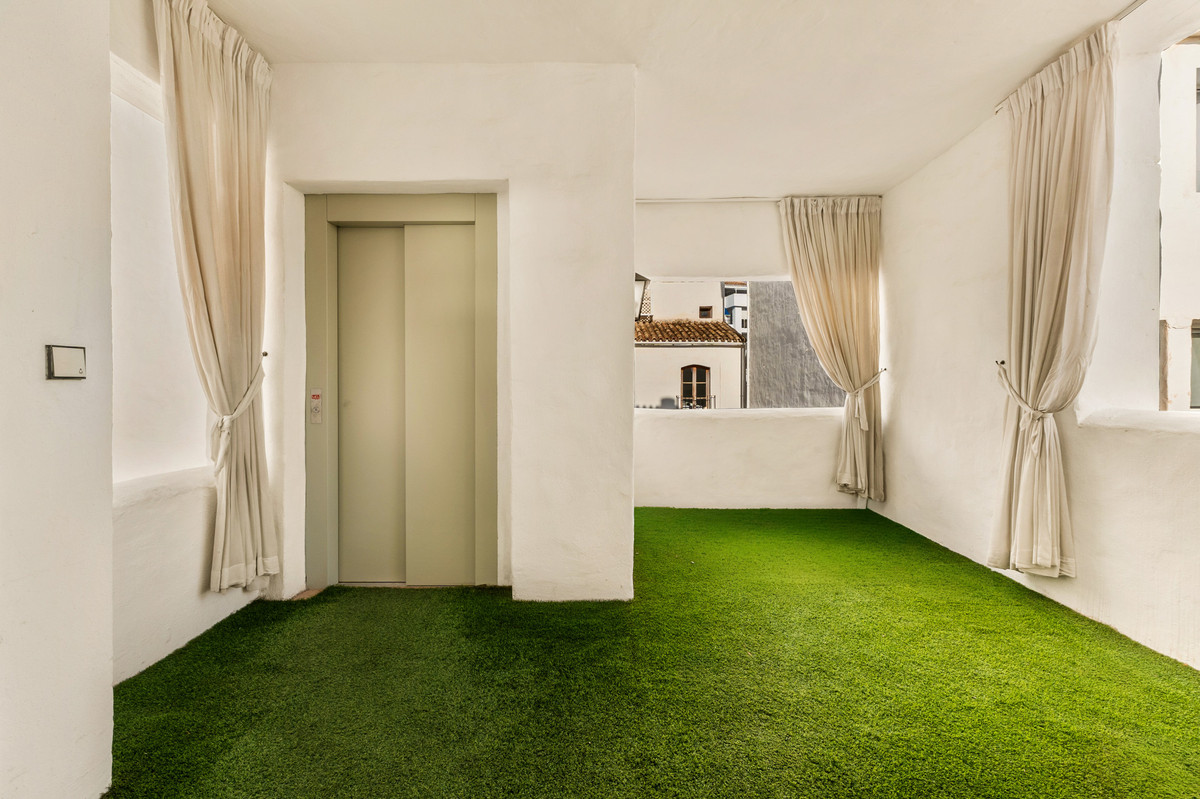 2 Bed Apartment for sale in Puerto Banús Costa Del Sol, Málaga, Spain
