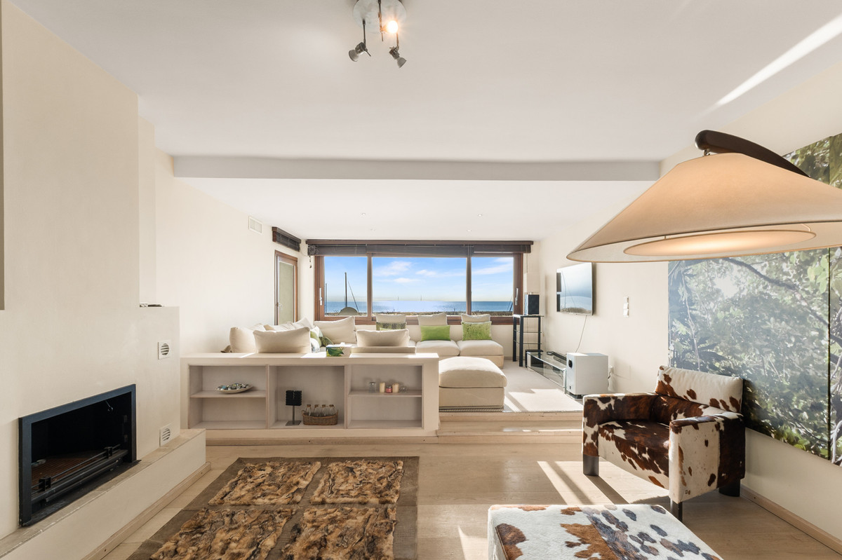 2 Bed Apartment for sale in Puerto Banús Costa Del Sol, Málaga, Spain