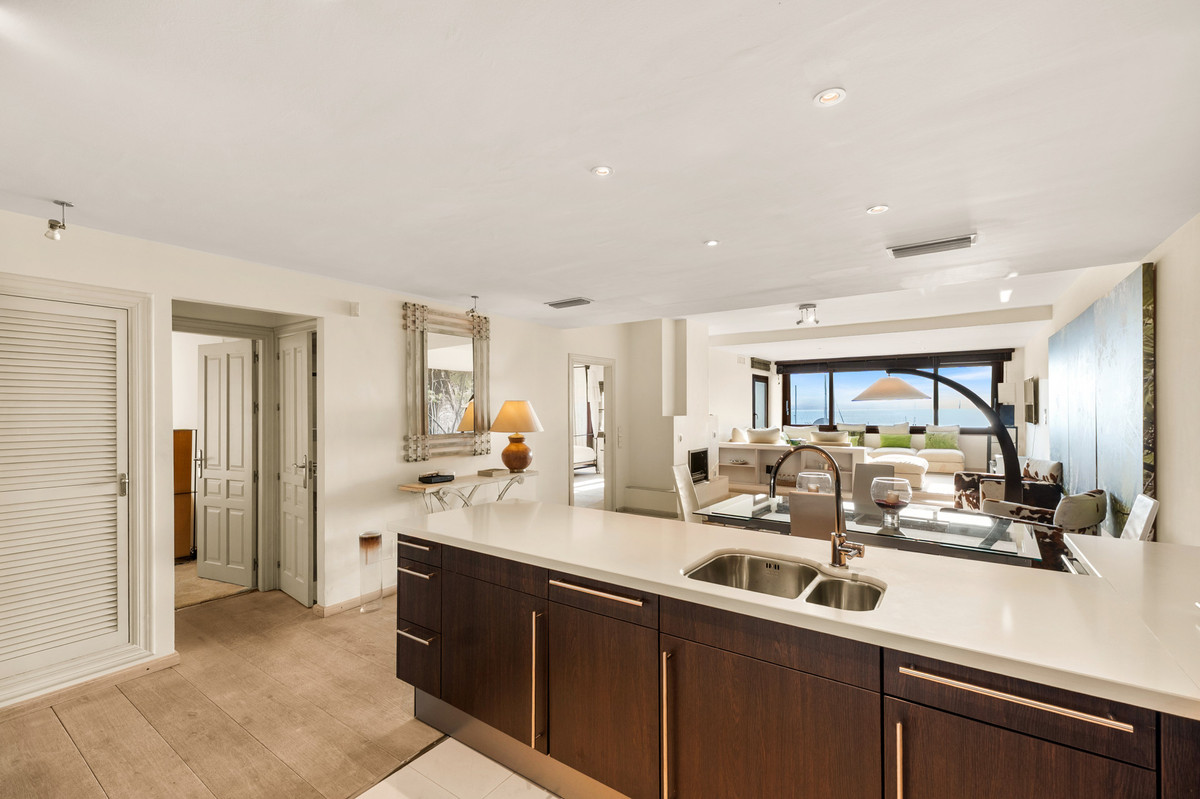 2 Bed Apartment for sale in Puerto Banús Costa Del Sol, Málaga, Spain