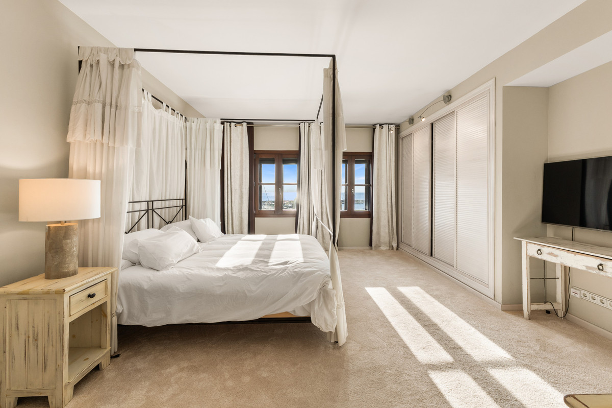 2 Bed Apartment for sale in Puerto Banús Costa Del Sol, Málaga, Spain