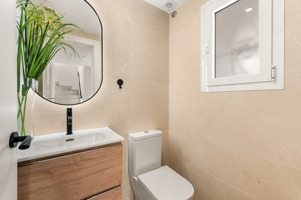 4 Bed Townhouse for sale in Estepona Costa Del Sol, Málaga, Spain