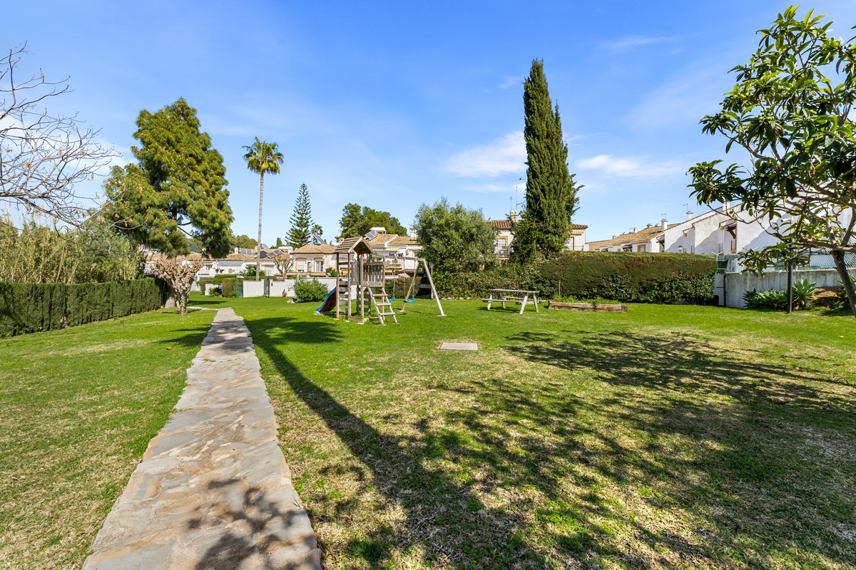 4 Bed Townhouse for sale in Estepona Costa Del Sol, Málaga, Spain