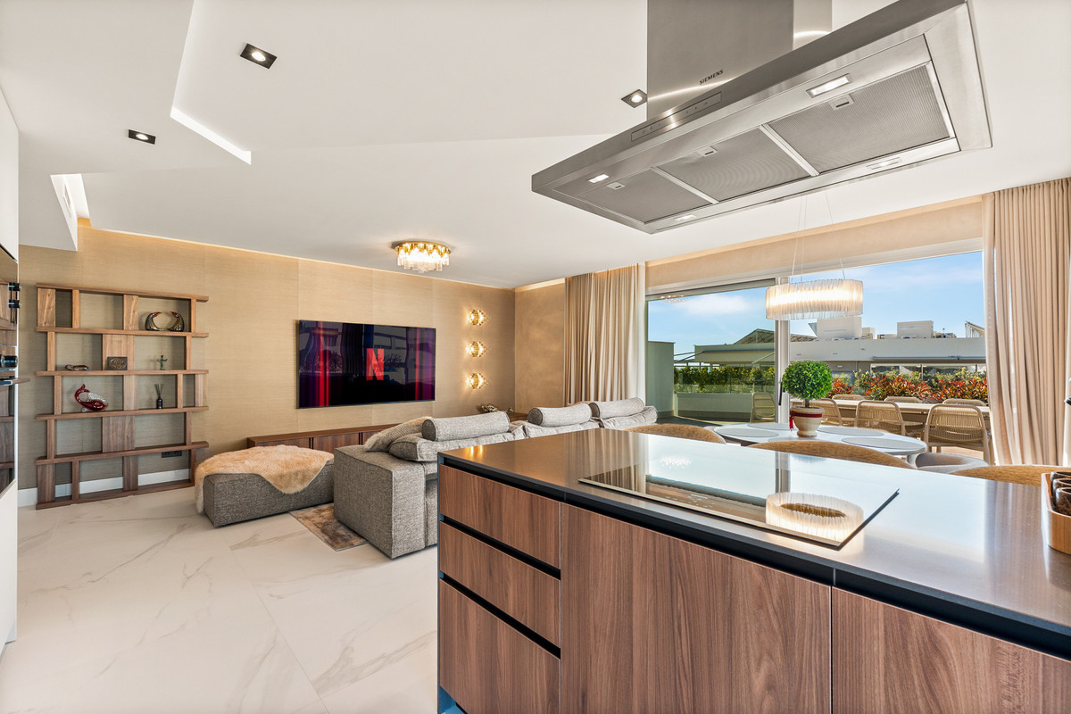 3 Bed Apartment for sale in San Pedro De Alcántara Costa Del Sol, Málaga, Spain