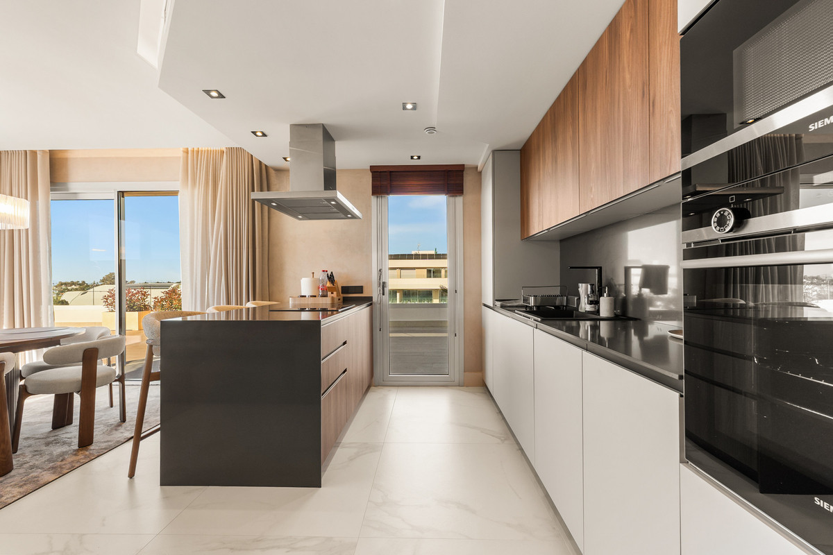 3 Bed Apartment for sale in San Pedro De Alcántara Costa Del Sol, Málaga, Spain