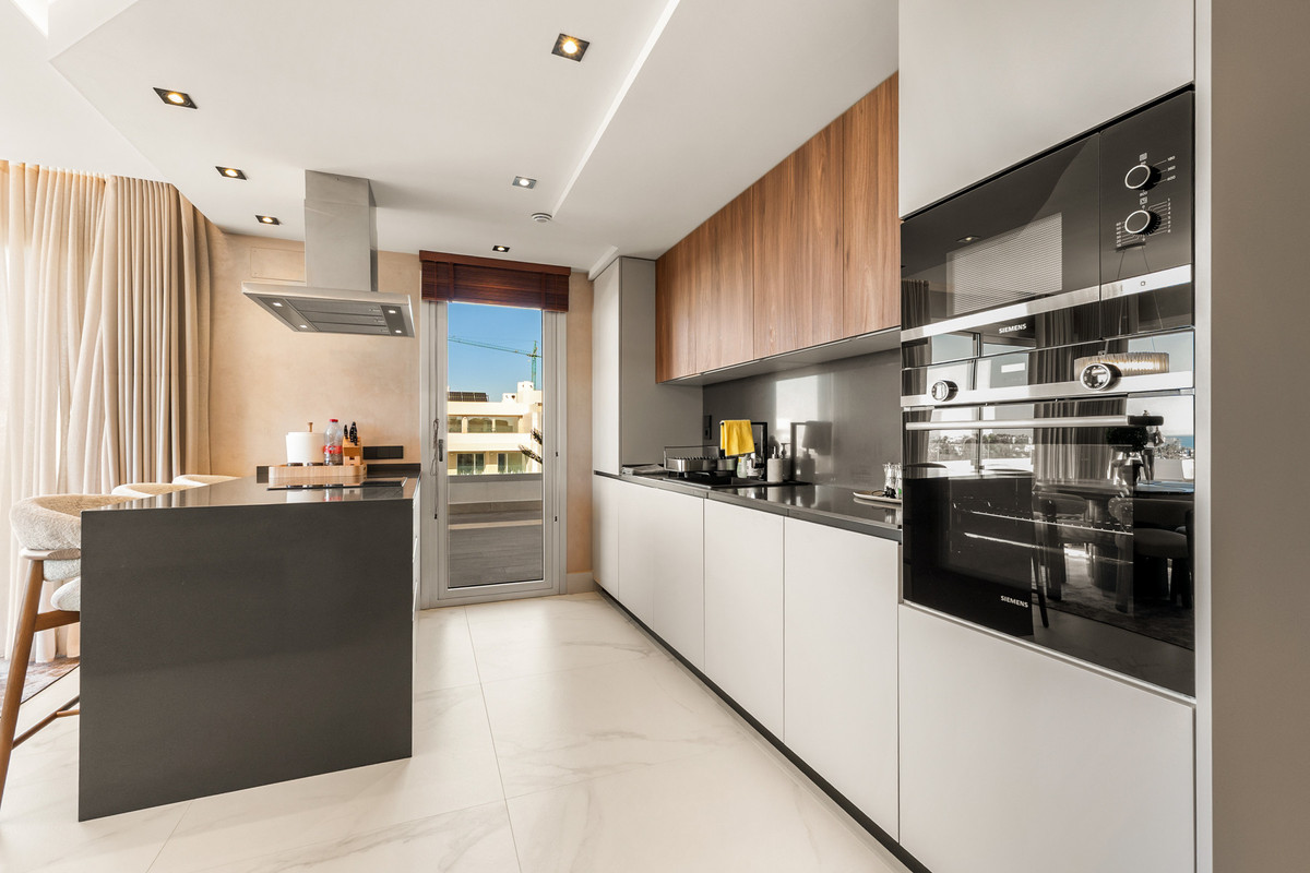 3 Bed Apartment for sale in San Pedro De Alcántara Costa Del Sol, Málaga, Spain