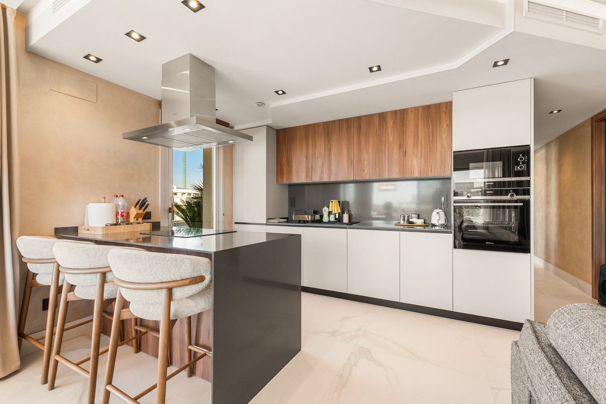 3 Bed Apartment for sale in San Pedro De Alcántara Costa Del Sol, Málaga, Spain