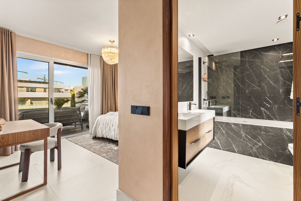 3 Bed Apartment for sale in San Pedro De Alcántara Costa Del Sol, Málaga, Spain