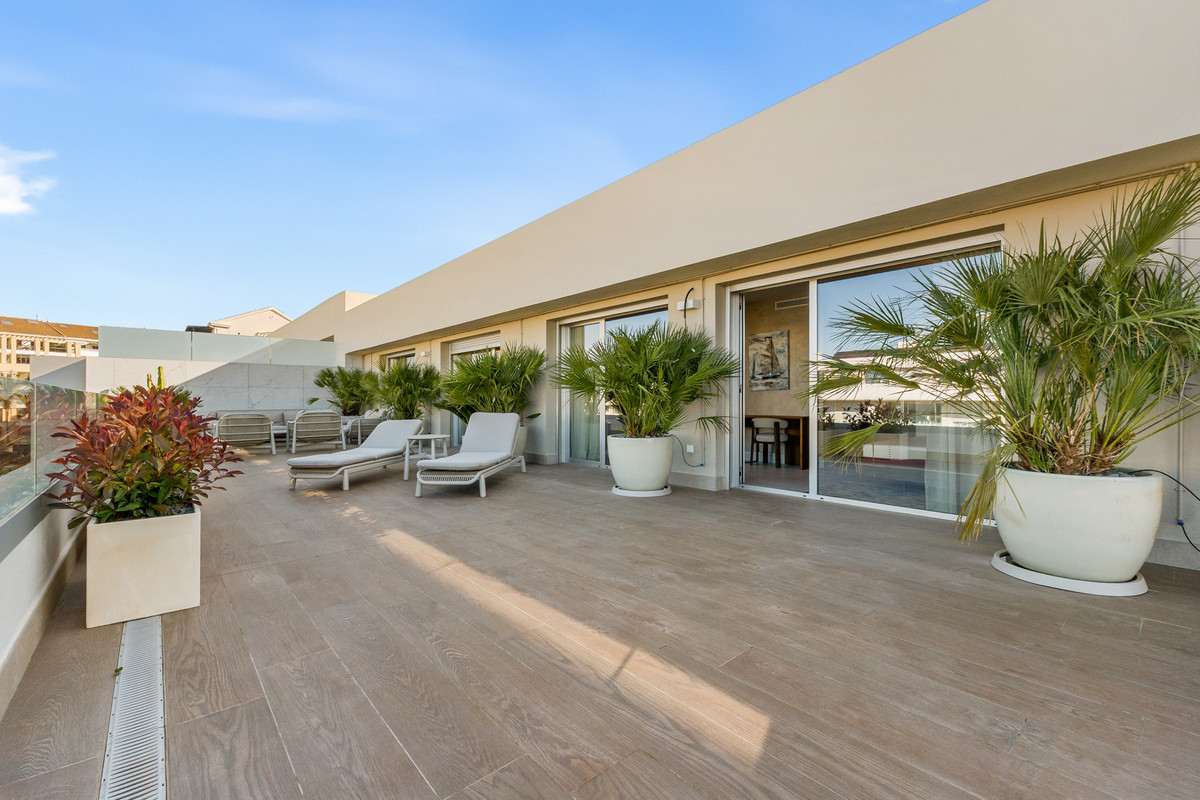 3 Bed Apartment for sale in San Pedro De Alcántara Costa Del Sol, Málaga, Spain