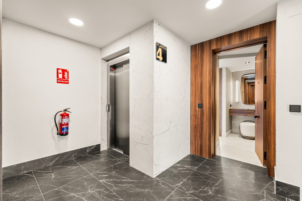 3 Bed Apartment for sale in San Pedro De Alcántara Costa Del Sol, Málaga, Spain