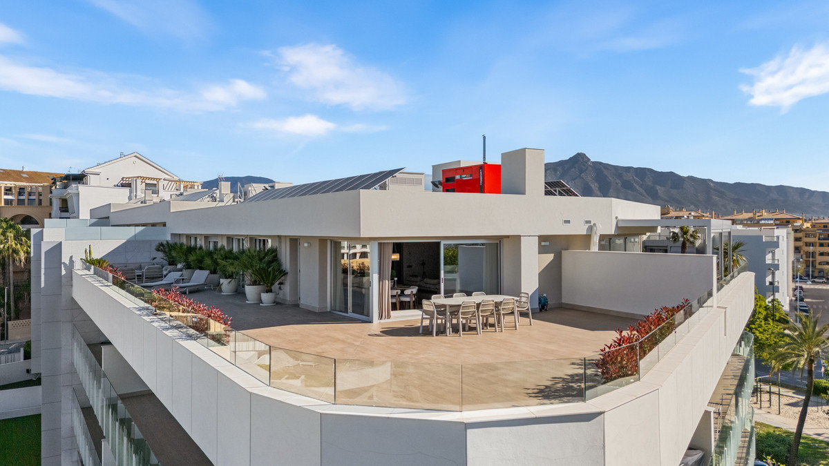 3 Bed Apartment for sale in San Pedro De Alcántara Costa Del Sol, Málaga, Spain