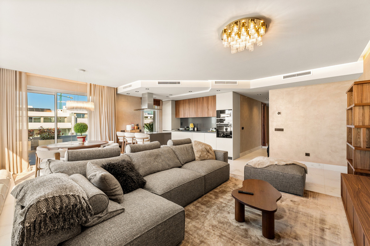 3 Bed Apartment for sale in San Pedro De Alcántara Costa Del Sol, Málaga, Spain