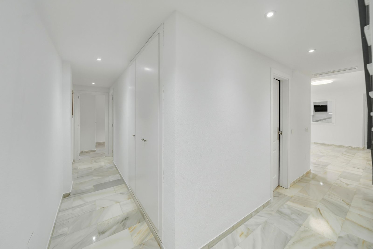 3 Bed Apartment for sale in Benalmadena Costa Costa Del Sol, Málaga, Spain