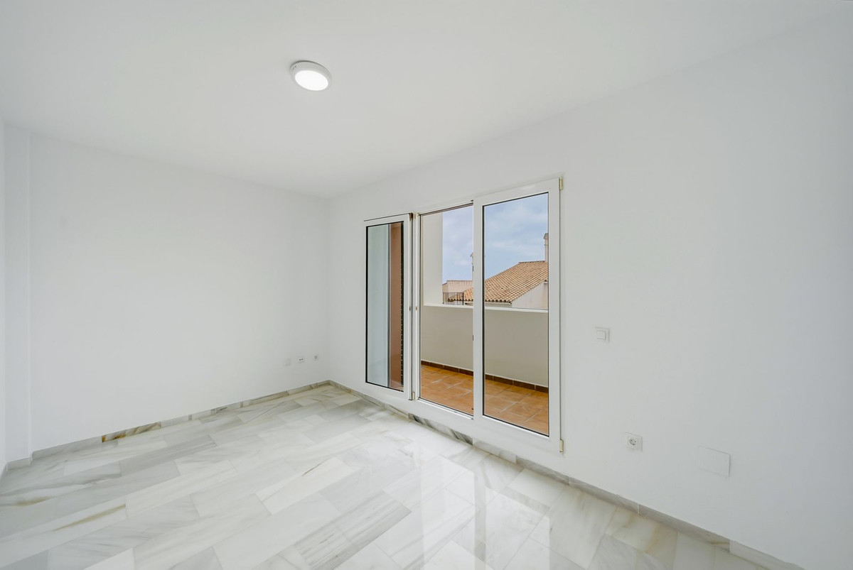 3 Bed Apartment for sale in Benalmadena Costa Costa Del Sol, Málaga, Spain