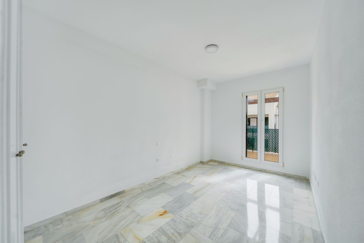3 Bed Apartment for sale in Benalmadena Costa Costa Del Sol, Málaga, Spain