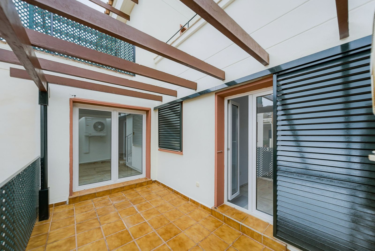3 Bed Apartment for sale in Benalmadena Costa Costa Del Sol, Málaga, Spain