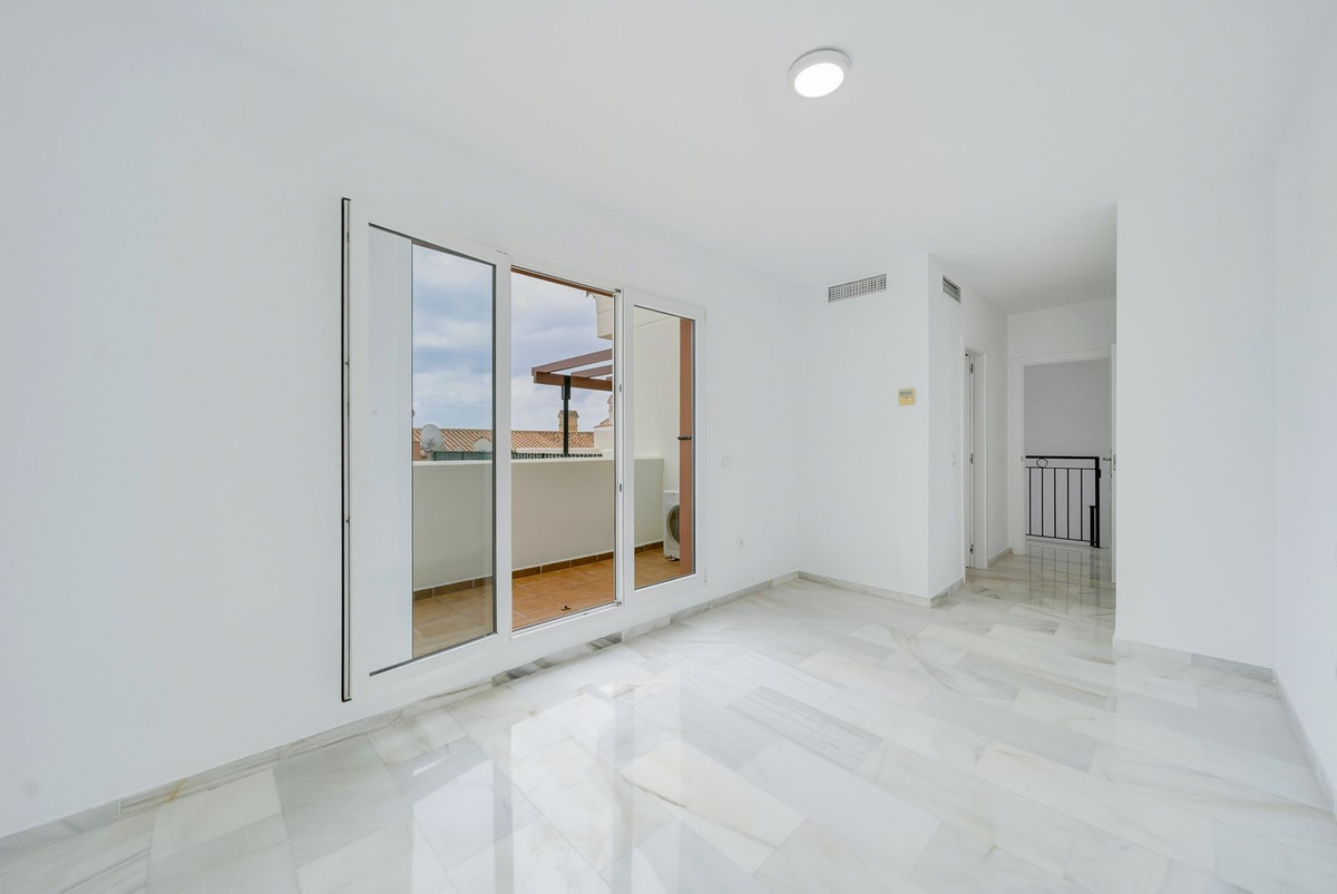 3 Bed Apartment for sale in Benalmadena Costa Costa Del Sol, Málaga, Spain