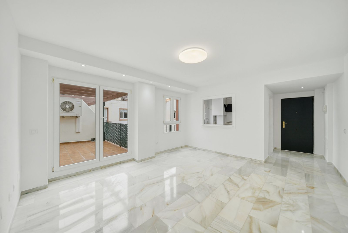 3 Bed Apartment for sale in Benalmadena Costa Costa Del Sol, Málaga, Spain