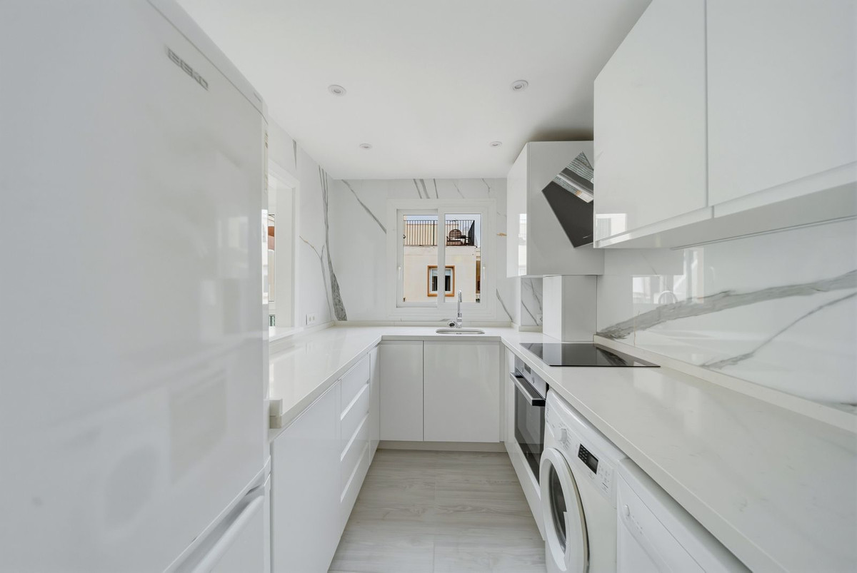 3 Bed Apartment for sale in Benalmadena Costa Costa Del Sol, Málaga, Spain