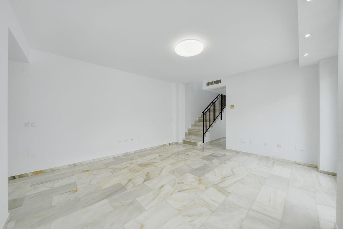 3 Bed Apartment for sale in Benalmadena Costa Costa Del Sol, Málaga, Spain