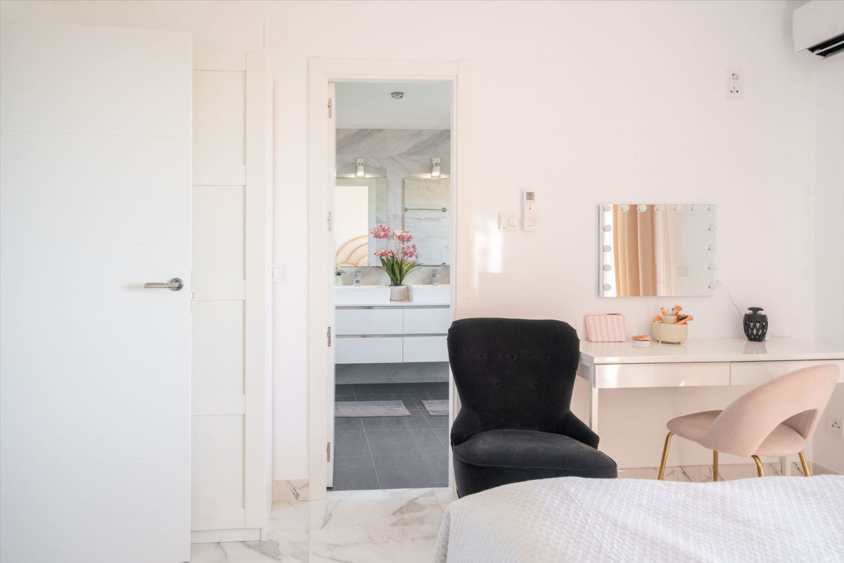 3 Bed Apartment for sale in Benalmadena Costa Costa Del Sol, Málaga, Spain