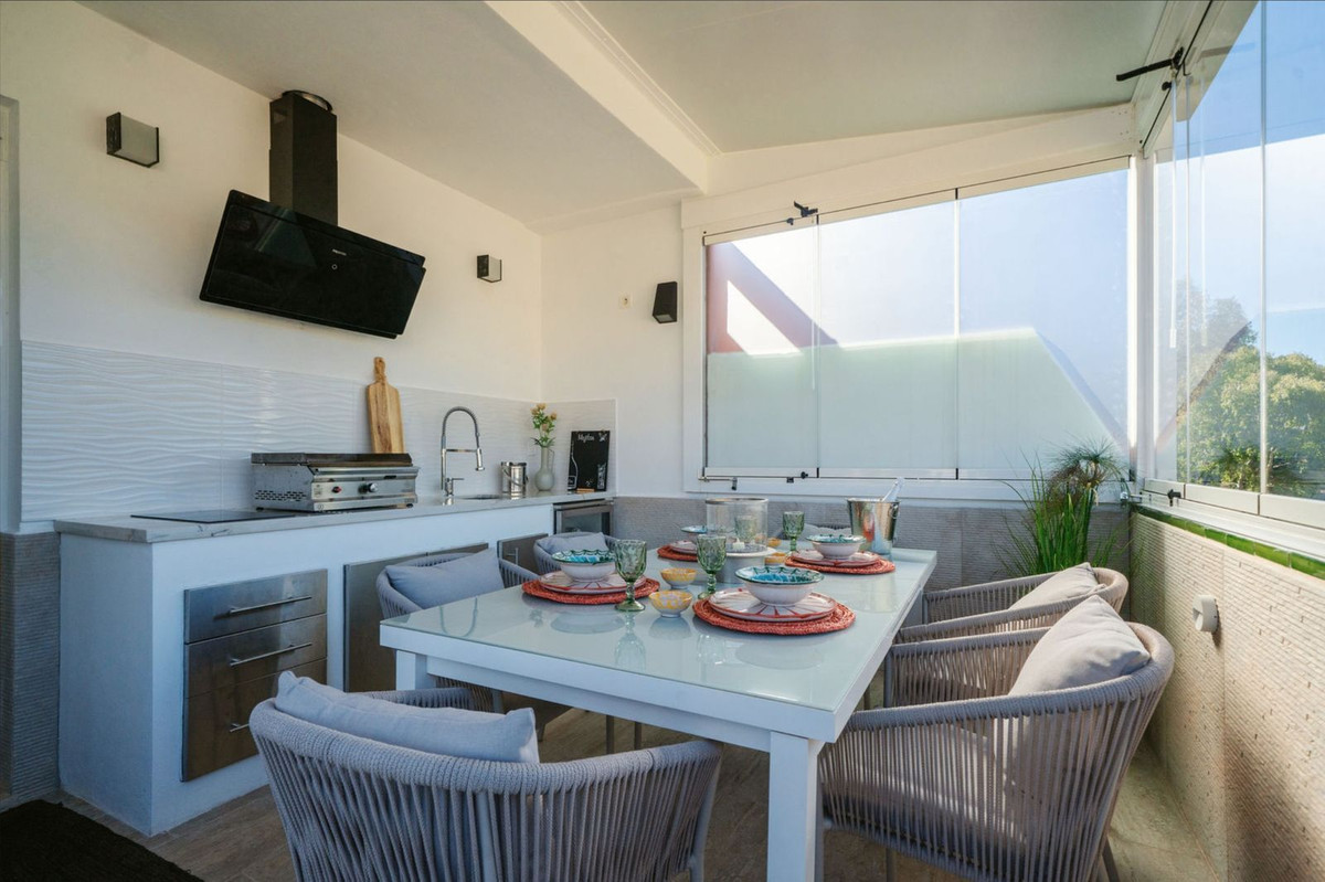 3 Bed Apartment for sale in Benalmadena Costa Costa Del Sol, Málaga, Spain