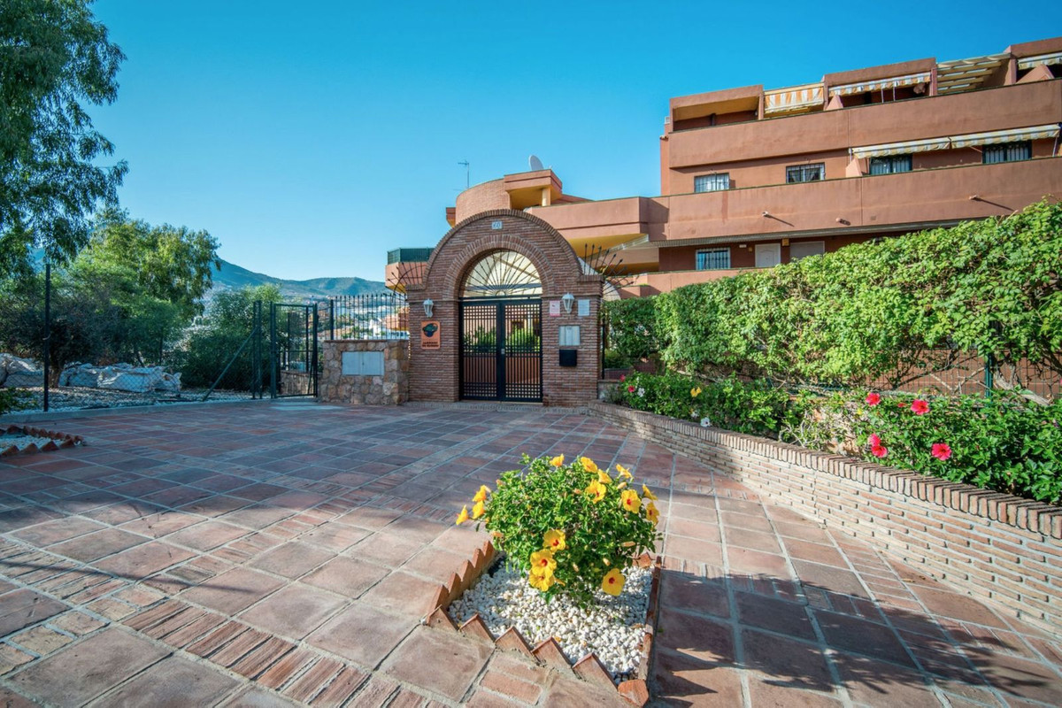 3 Bed Apartment for sale in Benalmadena Costa Costa Del Sol, Málaga, Spain