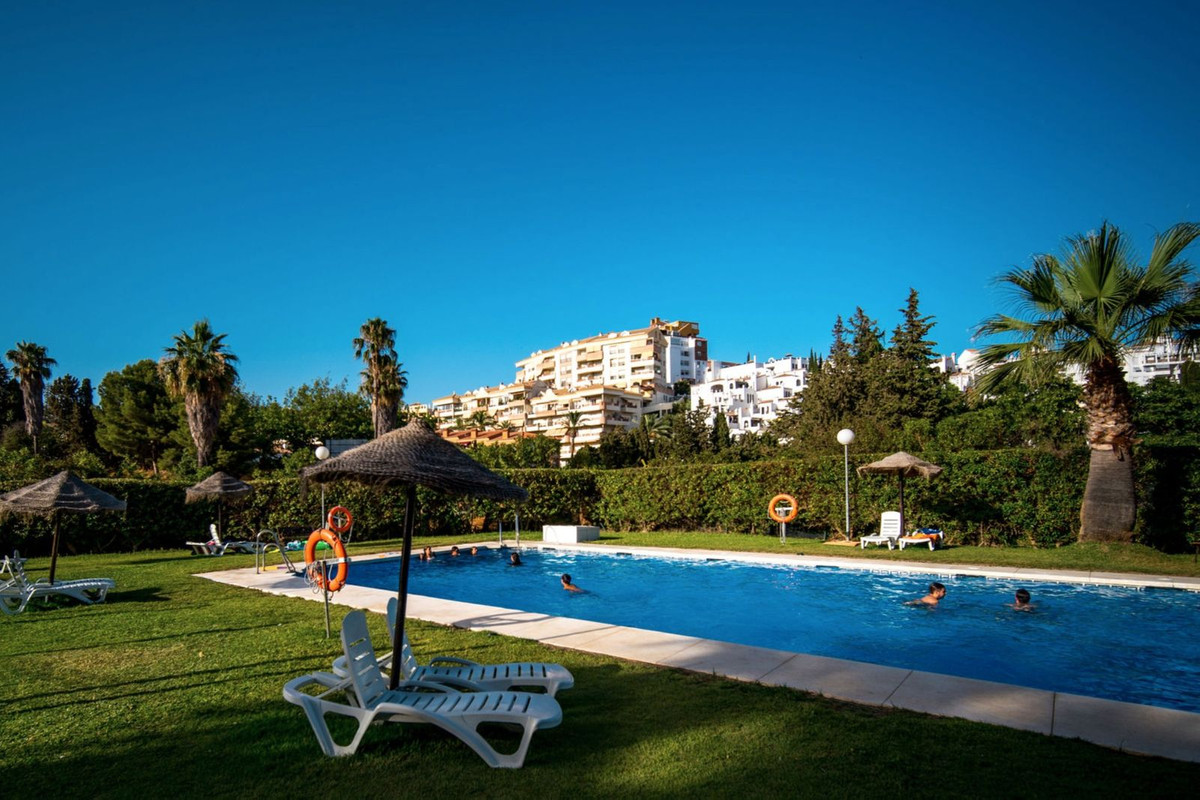 3 Bed Apartment for sale in Benalmadena Costa Costa Del Sol, Málaga, Spain