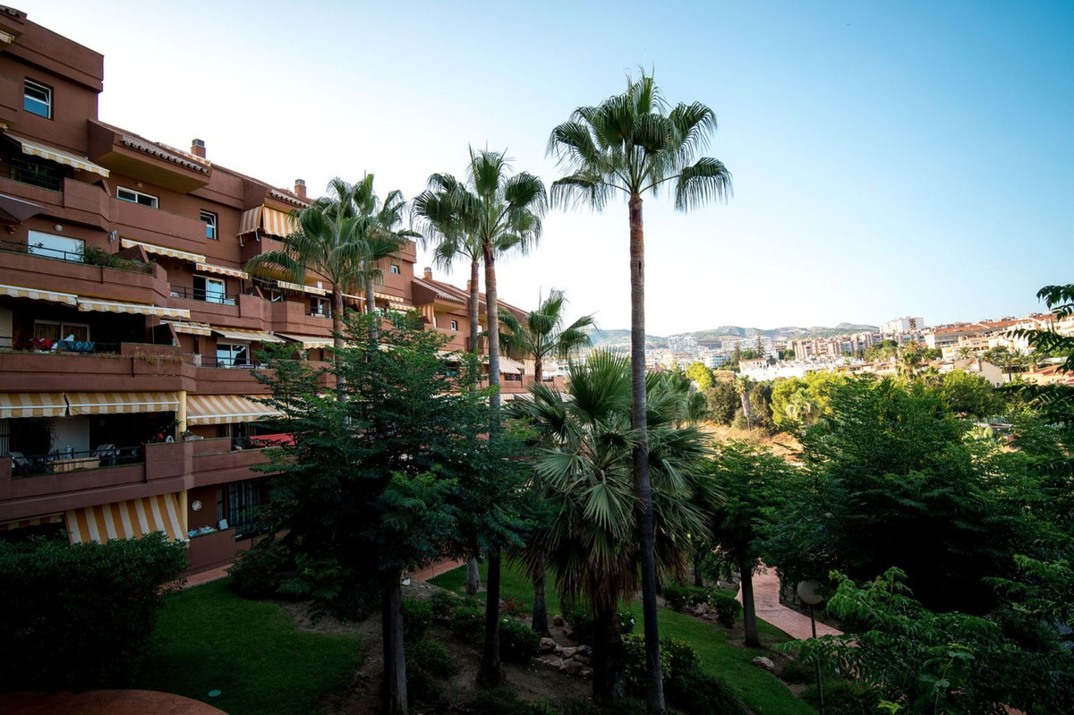 3 Bed Apartment for sale in Benalmadena Costa Costa Del Sol, Málaga, Spain