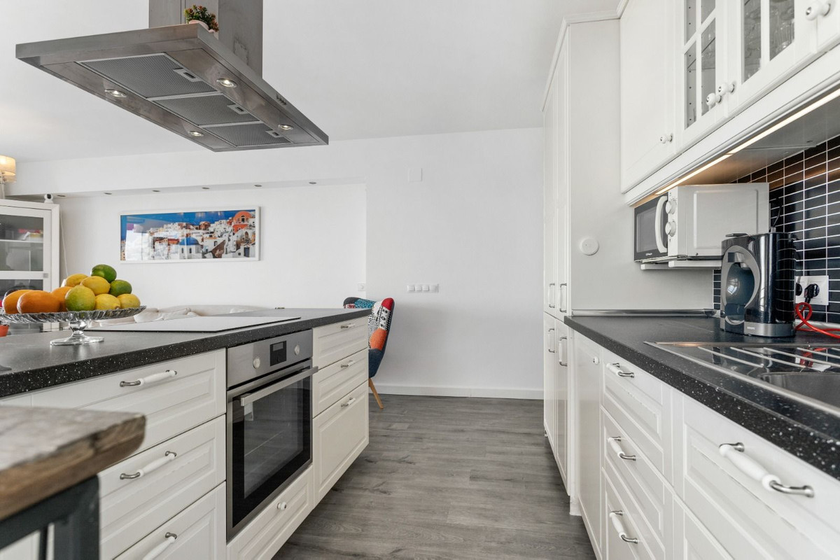 2 Bed Apartment for sale in Fuengirola Costa Del Sol, Málaga, Spain