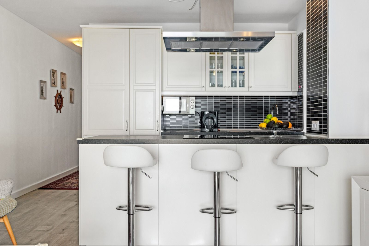 2 Bed Apartment for sale in Fuengirola Costa Del Sol, Málaga, Spain
