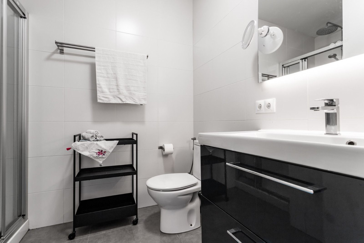 2 Bed Apartment for sale in Fuengirola Costa Del Sol, Málaga, Spain
