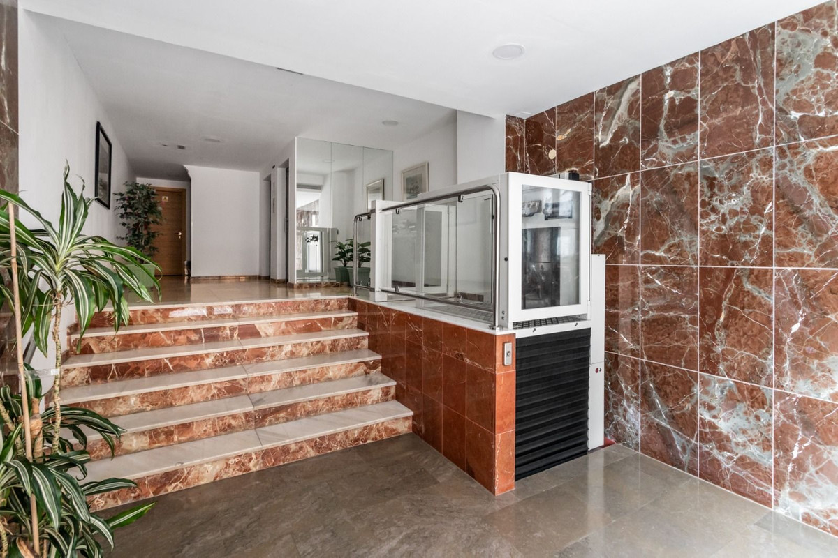 2 Bed Apartment for sale in Fuengirola Costa Del Sol, Málaga, Spain
