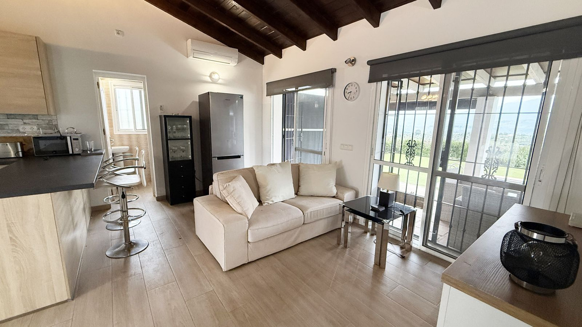 Se vende Finca - Cortijo de 2 dormitorios en Costa Del Sol, Málaga, España