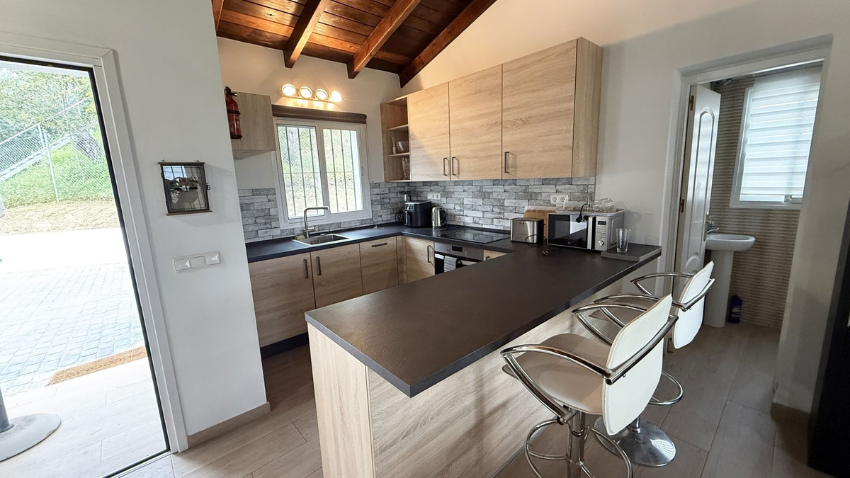 Se vende Finca - Cortijo de 2 dormitorios en Costa Del Sol, Málaga, España