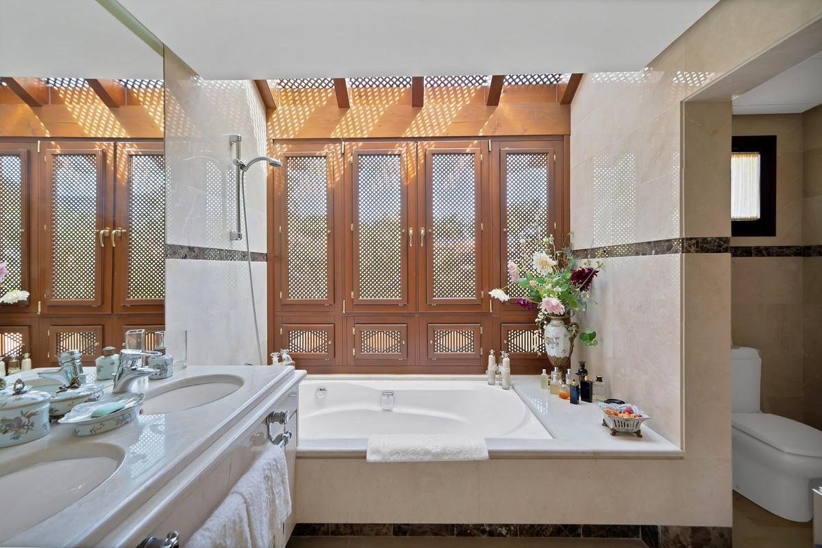 2 Bed Apartment for sale in Marbella Costa Del Sol, Málaga, Spain