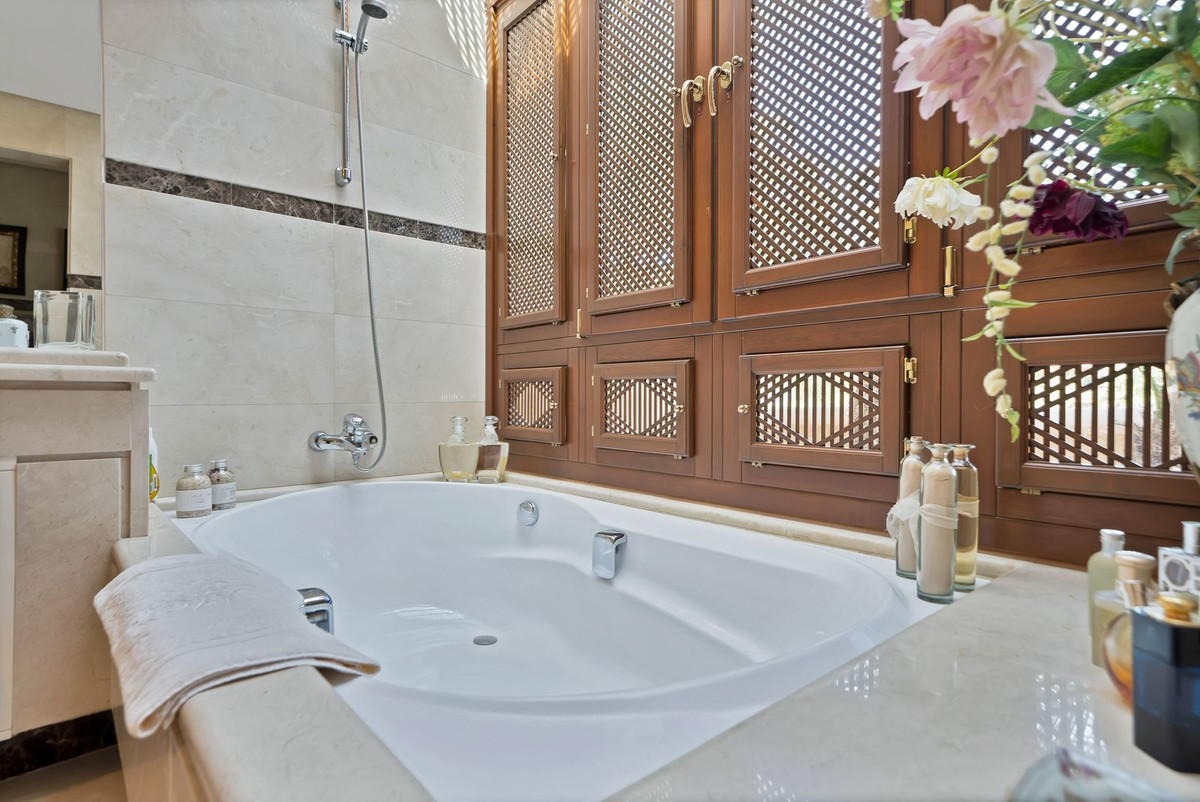 2 Bed Apartment for sale in Marbella Costa Del Sol, Málaga, Spain