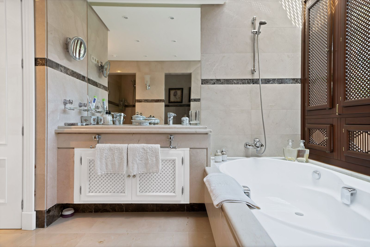 2 Bed Apartment for sale in Marbella Costa Del Sol, Málaga, Spain