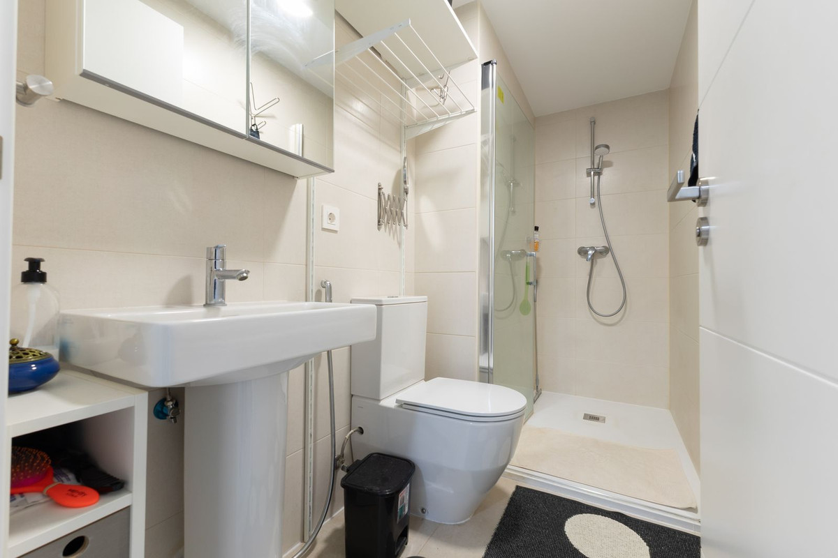 Se vende Apartamento Planta Media de 2 dormitorios en Costa Del Sol, Málaga, España