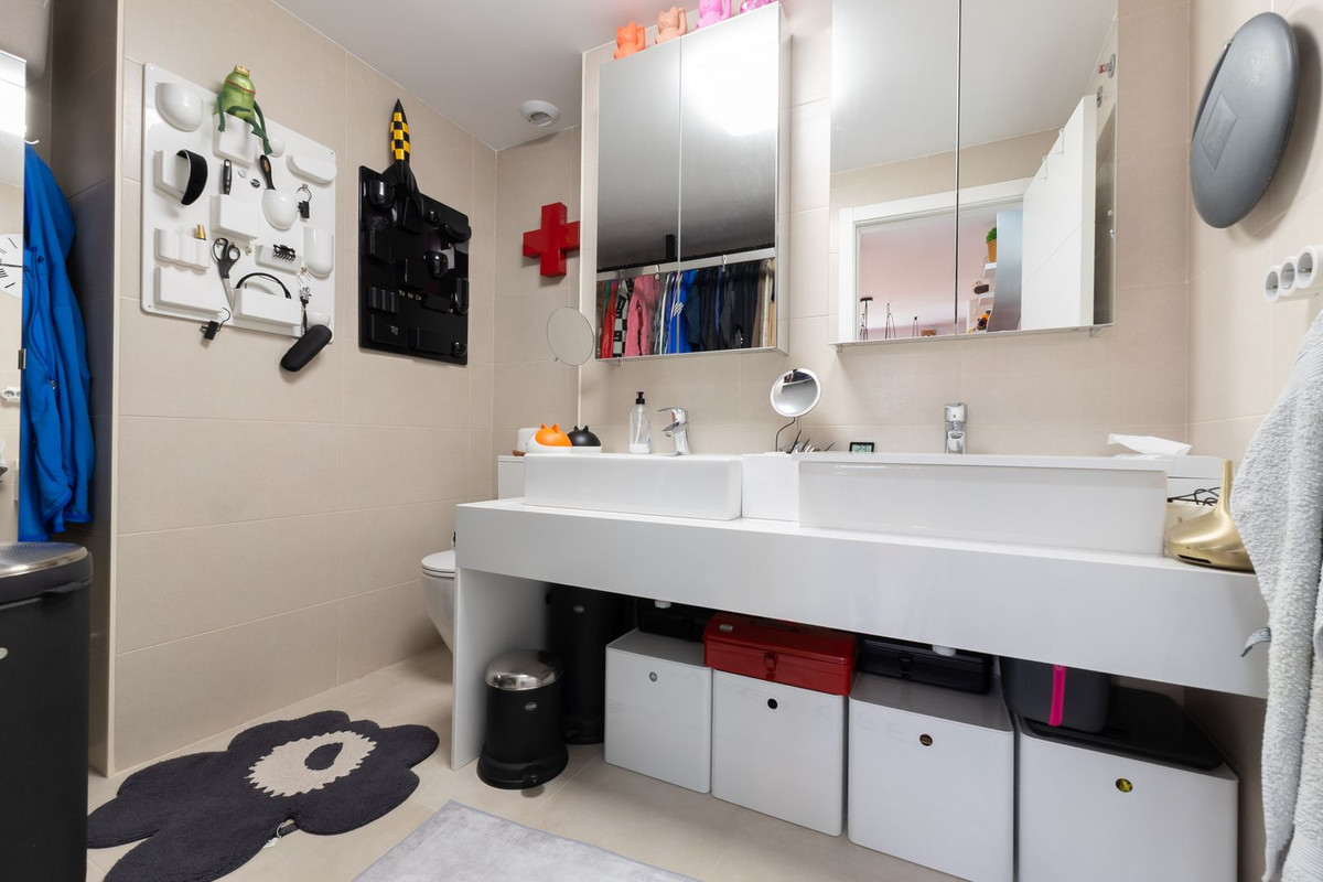 Se vende Apartamento Planta Media de 2 dormitorios en Costa Del Sol, Málaga, España