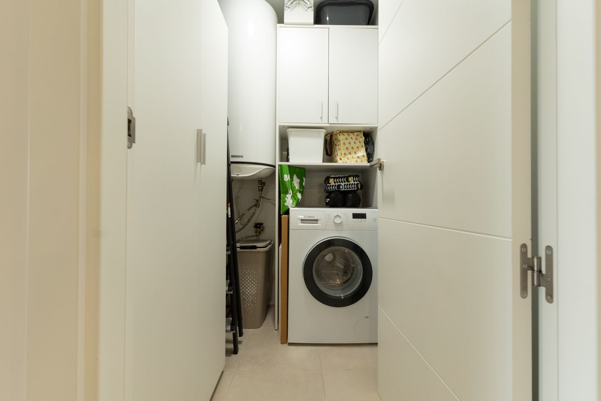 Se vende Apartamento Planta Media de 2 dormitorios en Costa Del Sol, Málaga, España