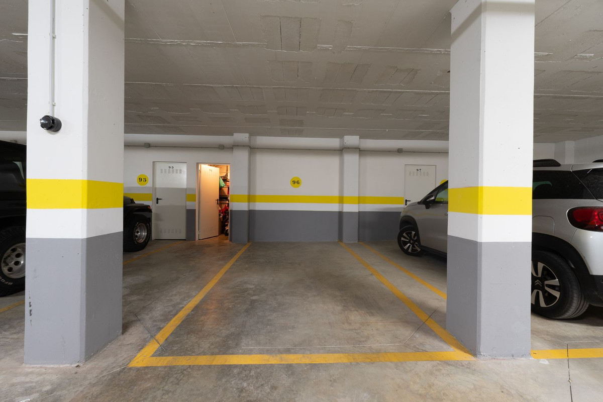 Se vende Apartamento Planta Media de 2 dormitorios en Costa Del Sol, Málaga, España
